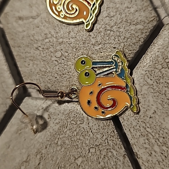 Gary The Snail Earrings - Picture 2 of 4